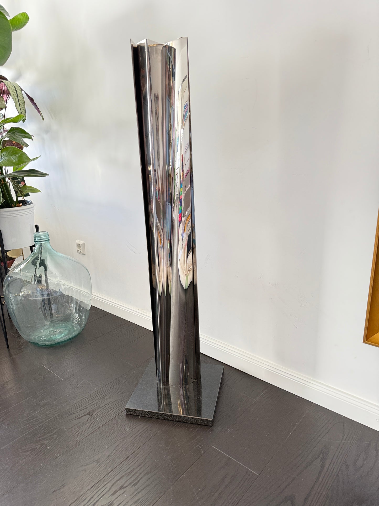 Reflections in Motion - Kuno Vollet